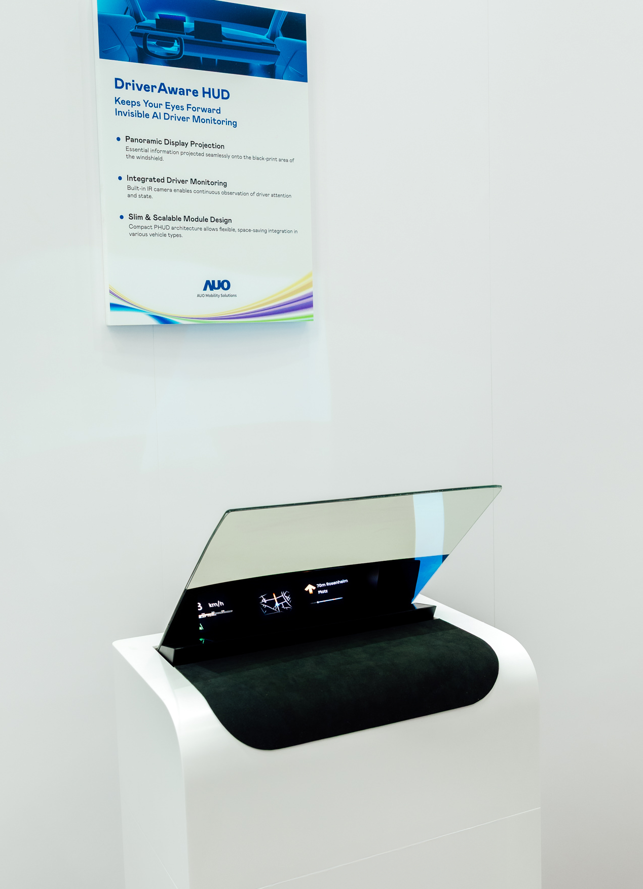 DriverAware HUD结合抬头显示器与隐藏式红外线摄影机，将车速、导航及警示讯息投影于挡风玻璃上，完美对齐驾驶目不离路的视线，同时，透过AI 监控驾驶注意力以提升安全性。